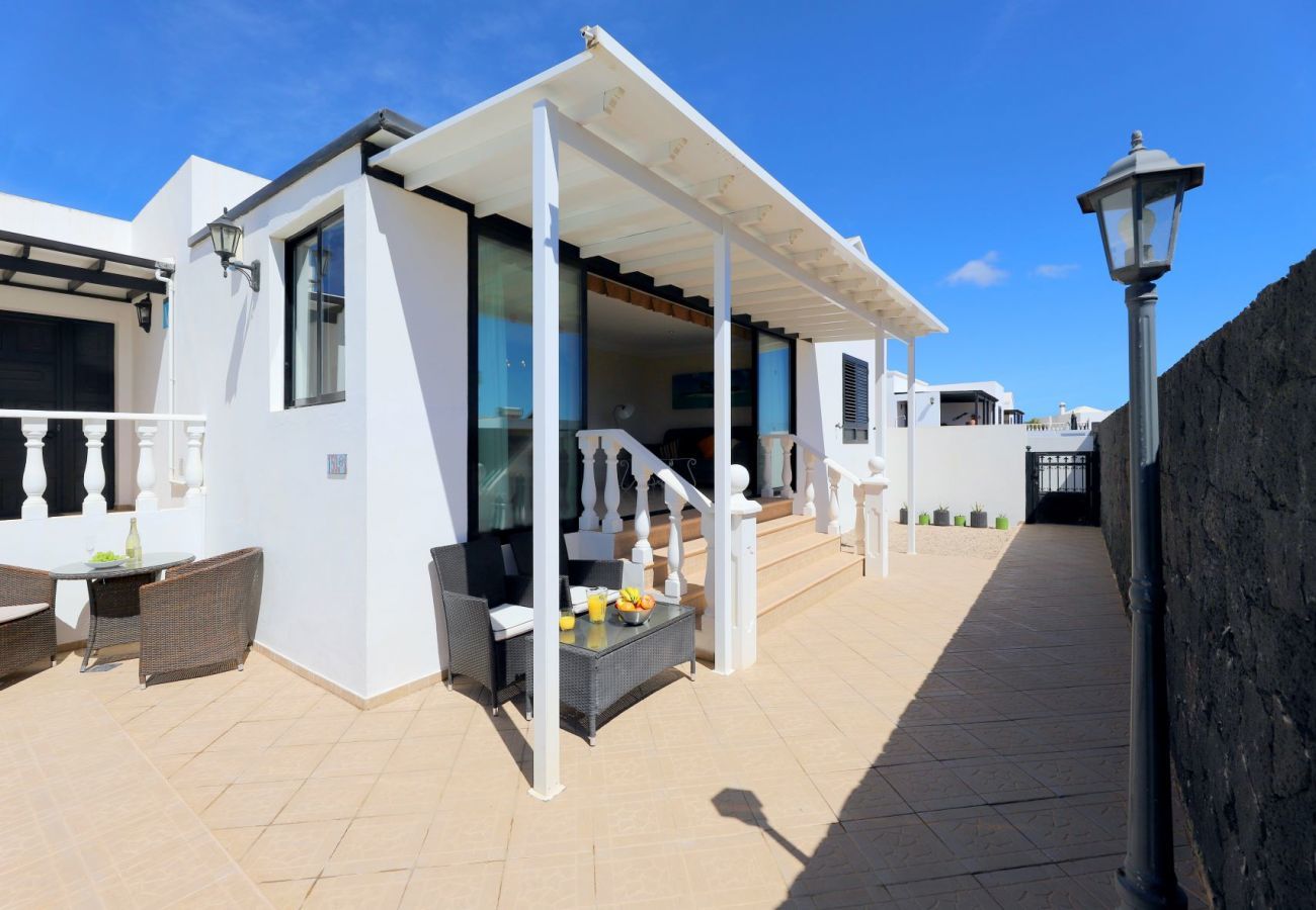 Villa Pippa is a holiday home with heated private pool. Near centre in Los Mojones, Puerto del Carmen, Lanzarote