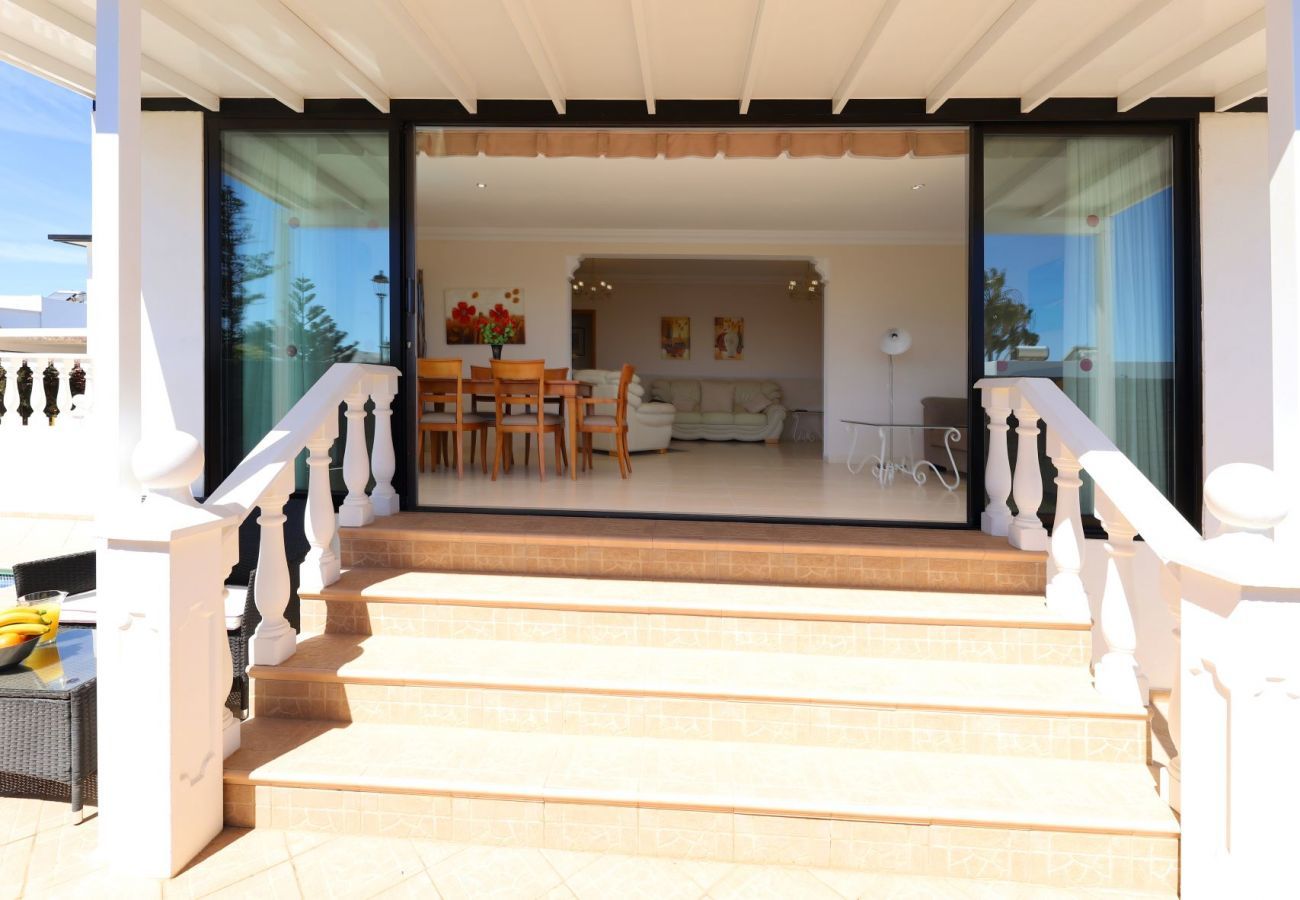 Villa Pippa is a holiday home with heated private pool. Near centre in Los Mojones, Puerto del Carmen, Lanzarote