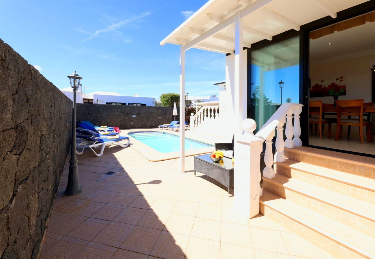 Villa Pippa is a holiday home with heated private pool. Near centre in Los Mojones, Puerto del Carmen, Lanzarote