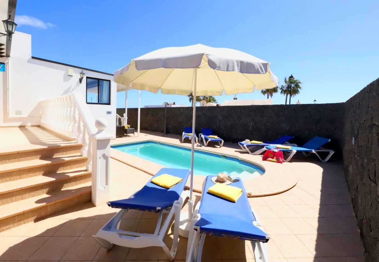 Villa Pippa is a holiday home with heated private pool. Near centre in Los Mojones, Puerto del Carmen, Lanzarote