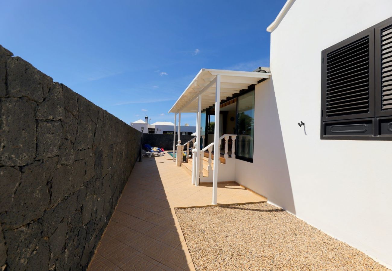 Villa Pippa is a holiday home with heated private pool. Near centre in Los Mojones, Puerto del Carmen, Lanzarote