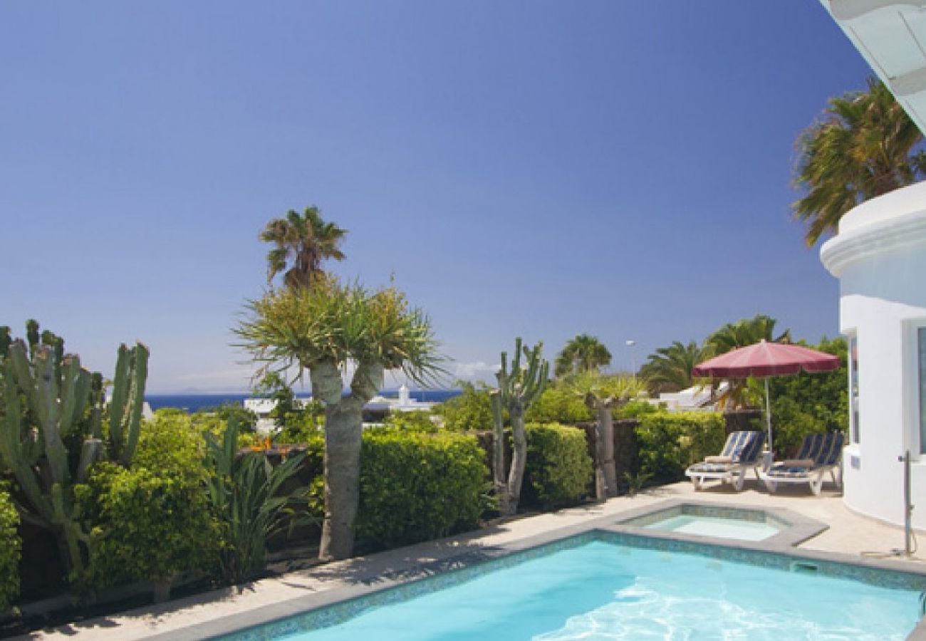 Villa Laja is a family-friendly one-floor holiday villa with heated pool. Near centre of Puerto del Carmen, Lanzarote