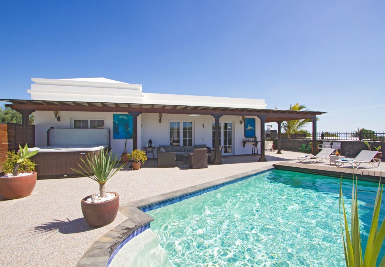 Villa Kate is a holiday home with heated private pool and whirlpool in Los Mojones, Puerto del Carmen, Lanzarote