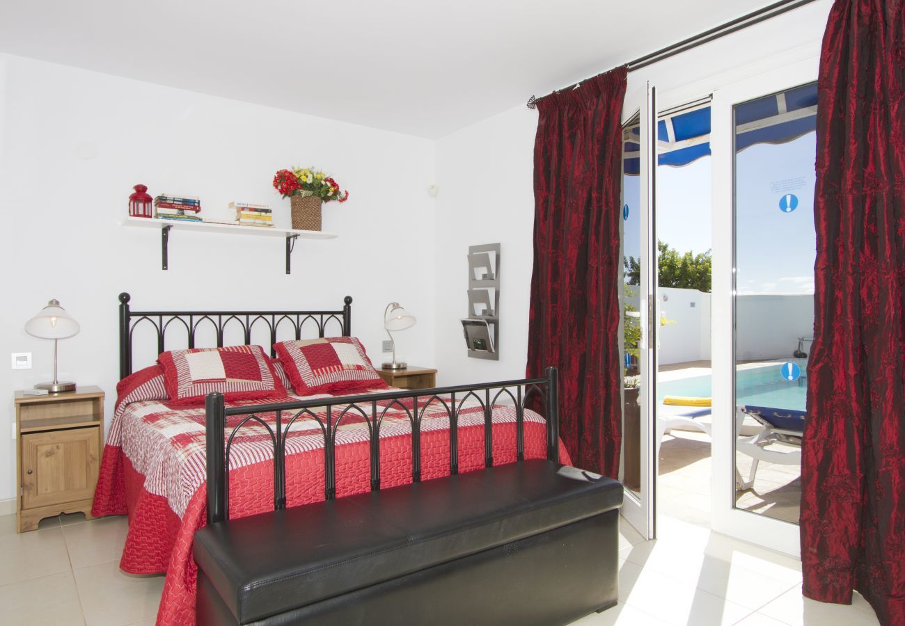 Villa Grace is a stylish holiday home with heatable private pool. Near sea in Puerto del Carmen, Lanzarote