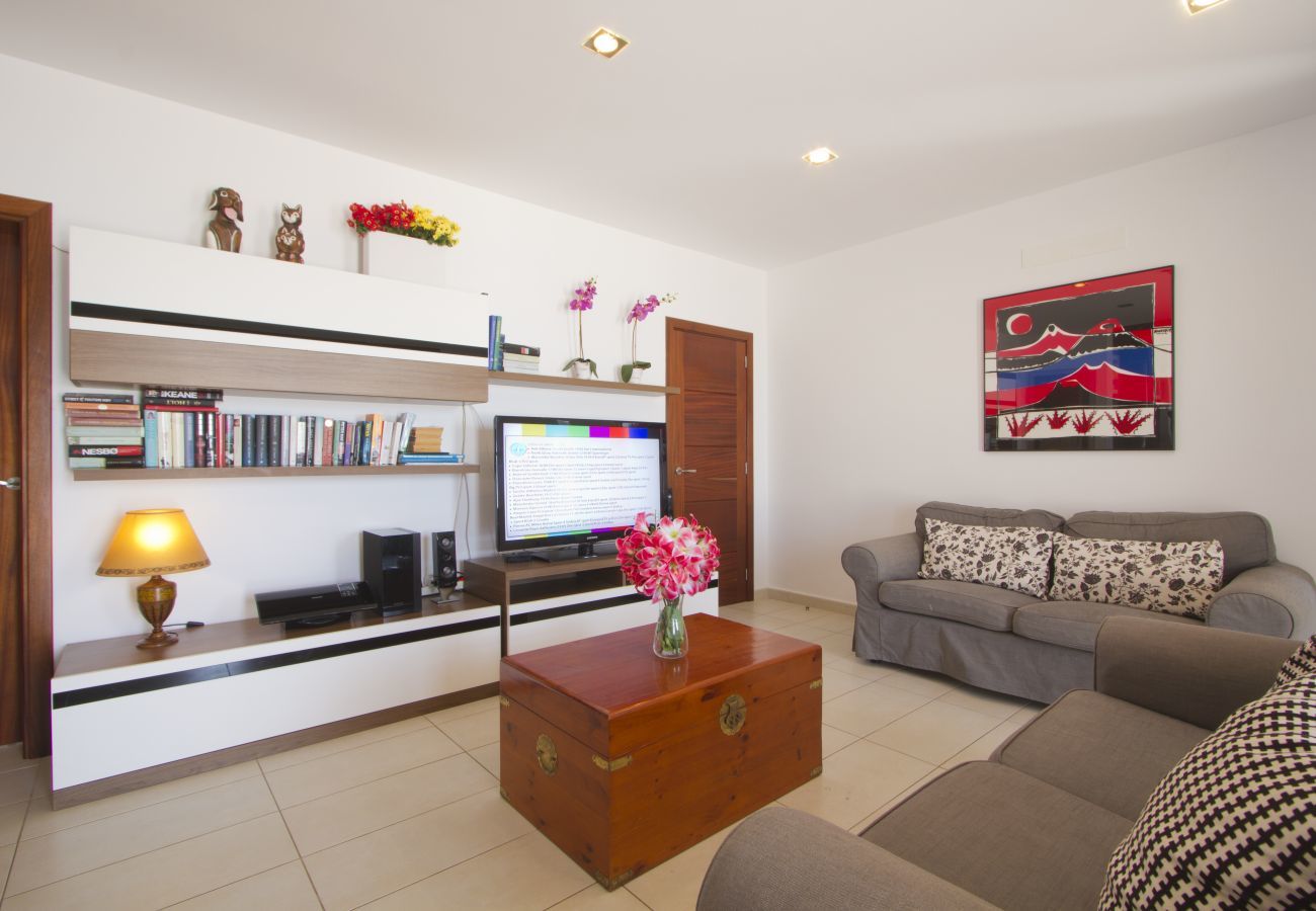 Villa Grace is a stylish holiday home with heatable private pool. Near sea in Puerto del Carmen, Lanzarote