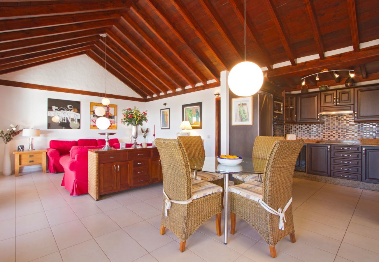 Villa Grace is a stylish holiday home with heatable private pool. Near sea in Puerto del Carmen, Lanzarote