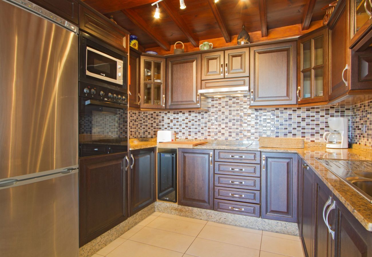 Villa Grace is a stylish holiday home with heatable private pool. Near sea in Puerto del Carmen, Lanzarote