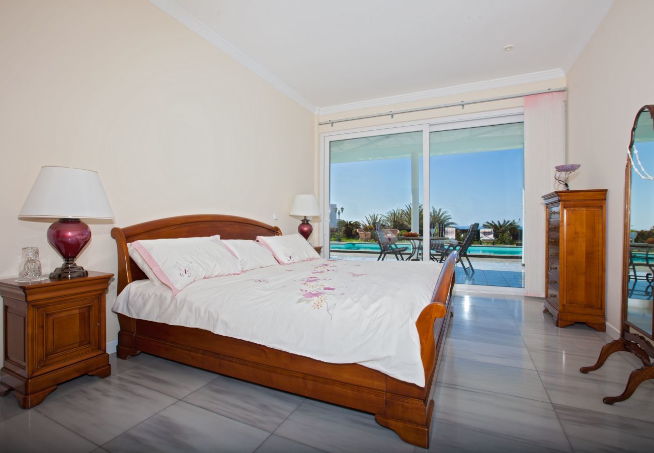 Villa Amy is a luxurious holiday home with heated private pool and sea view. Near centre of Puerto Calero, Lanzarote