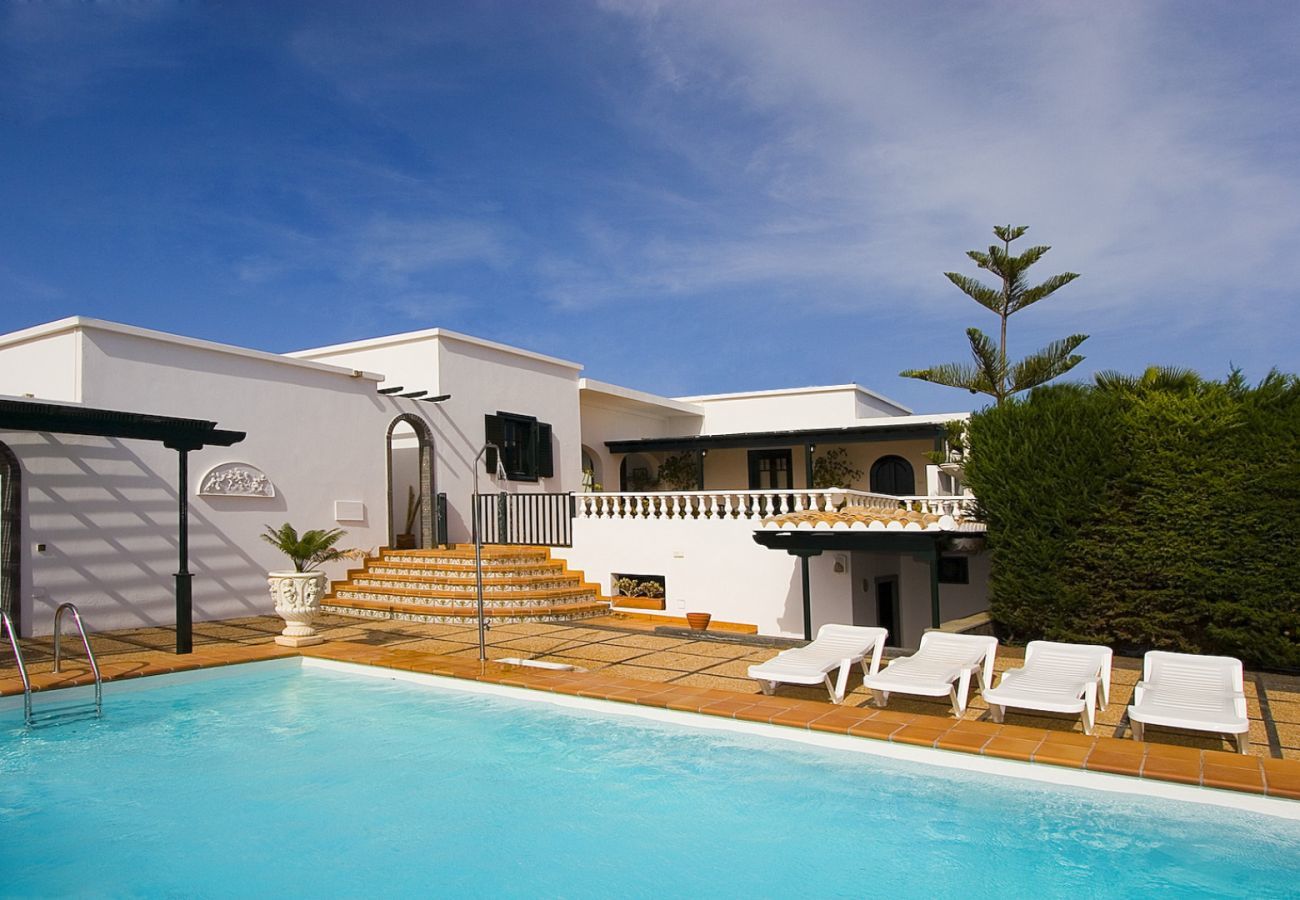 Villa Macher is a holiday home with heatable private pool and seaview in Puerto del Carmen, Lanzarote