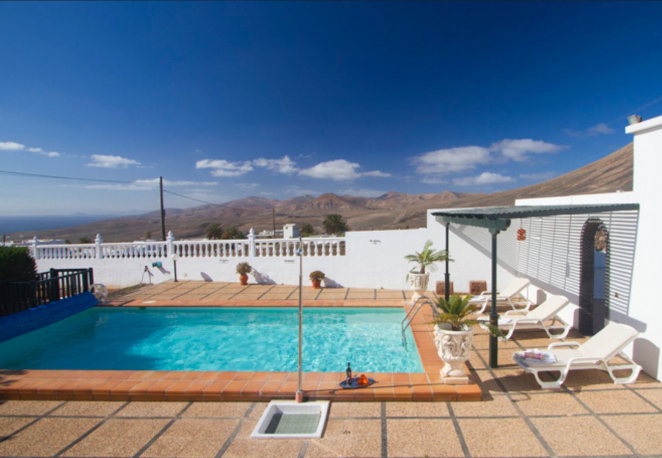 Villa Macher is a holiday home with heatable private pool and seaview in Puerto del Carmen, Lanzarote