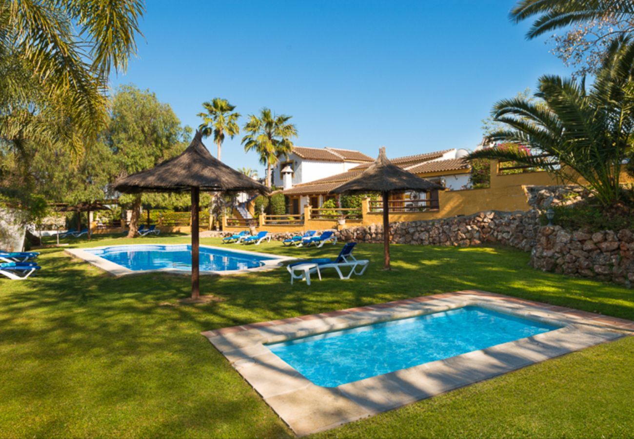 Casita Cuarta is a lovely child friendly holiday home on a small resort with pool in Alhaurin el Grande, Andalusië