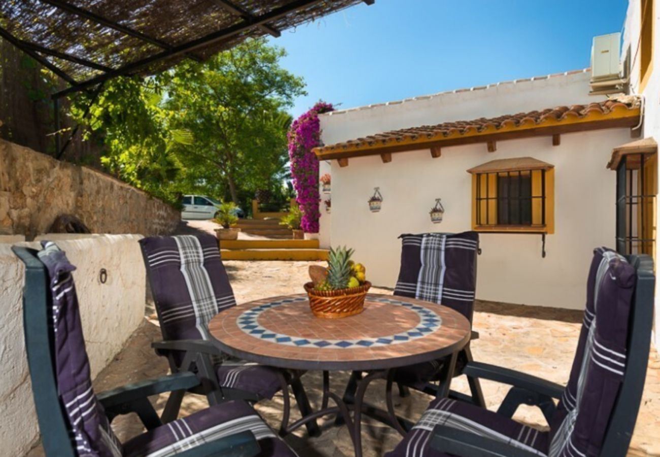 Casita Cuarta is a lovely child friendly holiday home on a small resort with pool in Alhaurin el Grande, Andalusië