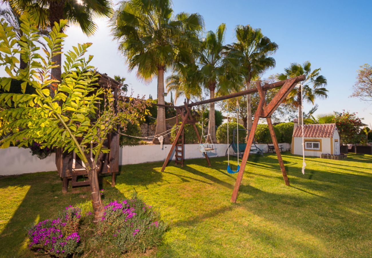 Casita Cuarta is a lovely child friendly holiday home on a small resort with pool in Alhaurin el Grande, Andalusië