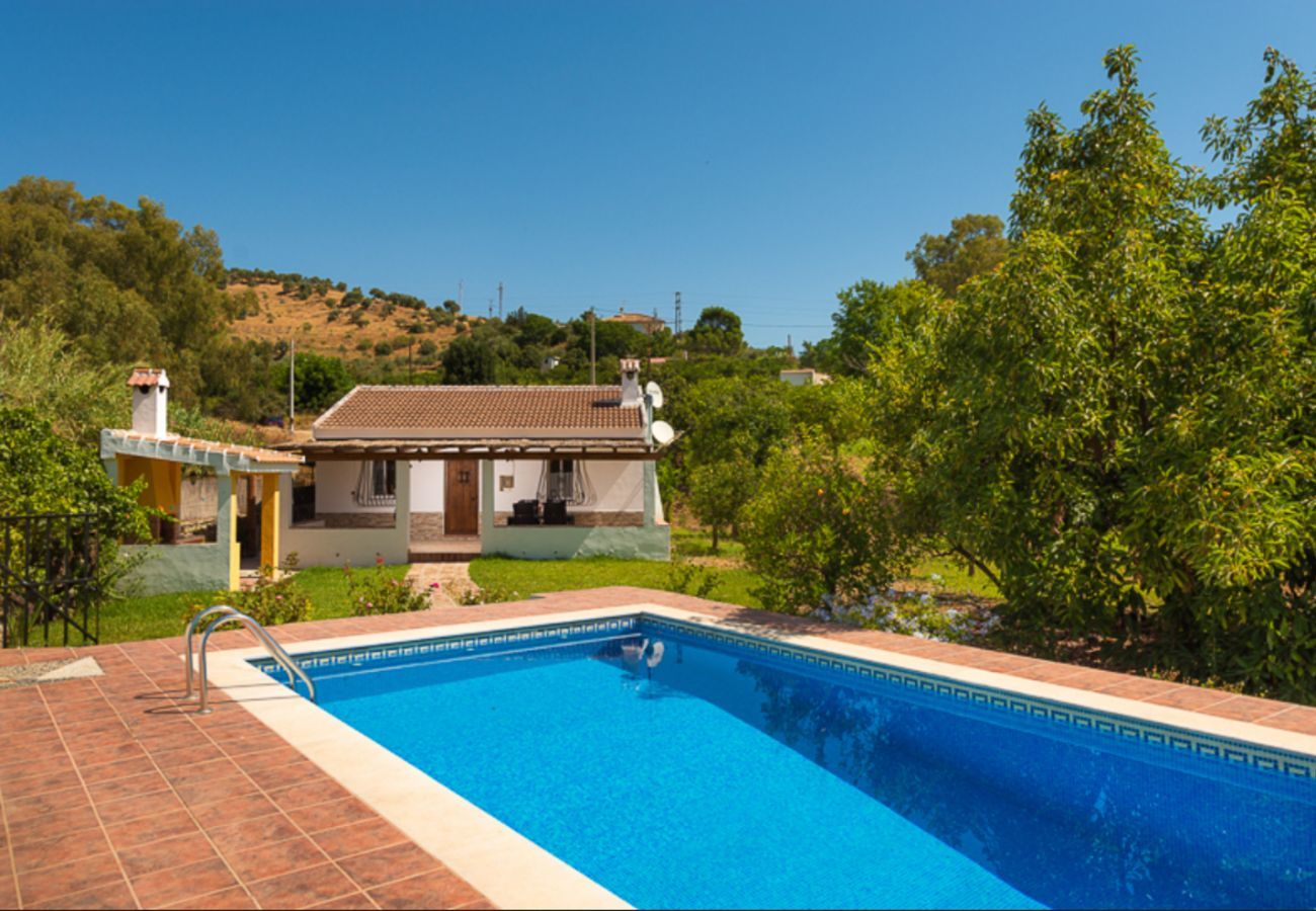 Casita Agua with privatepool and fruit trees. On a peaceful location next to the Rio Grande in Alozaina, Andalusië