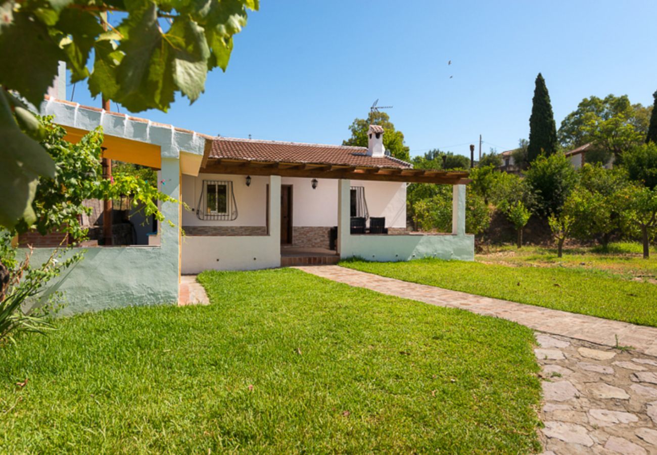Casita Agua with private pool and fruit trees. On a peaceful location next to the Rio Grande in Alozaina, Andalusië