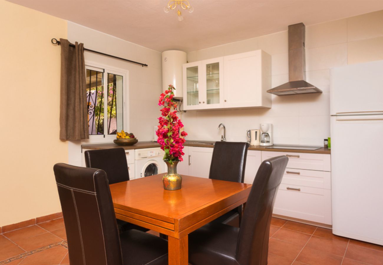 Casita Agua with private pool and fruit trees. On a peaceful location next to the Rio Grande in Alozaina, Andalusië