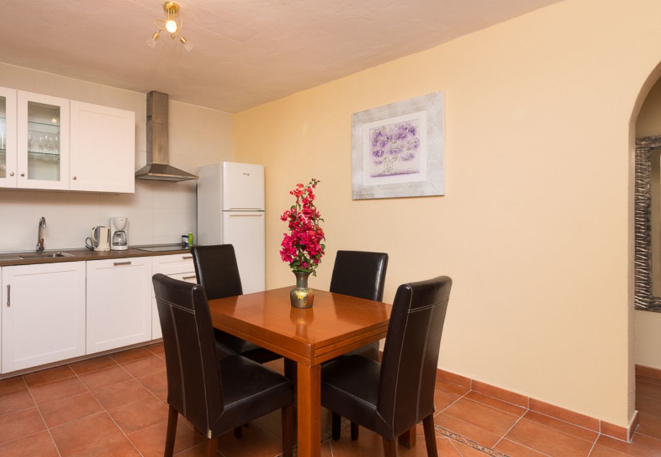 Casita Agua with private pool and fruit trees. On a peaceful location next to the Rio Grande in Alozaina, Andalusië