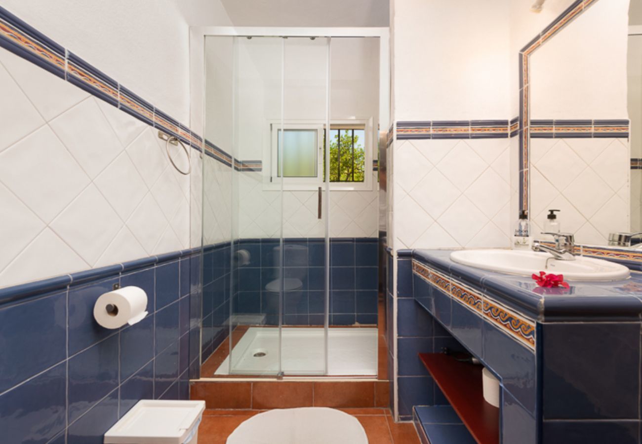 Casita Agua with private pool and fruit trees. On a peaceful location next to the Rio Grande in Alozaina, Andalusië