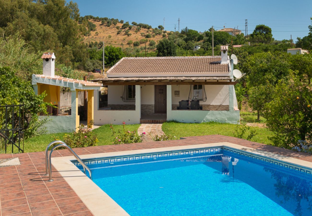 Casita Agua with private pool and fruit trees. On a peaceful location next to the Rio Grande in Alozaina, Andalusië