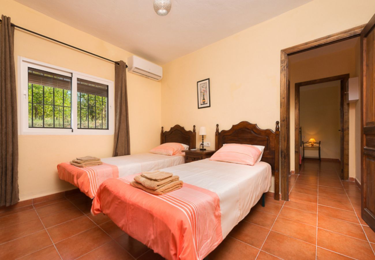 Casita Agua with private pool and fruit trees. On a peaceful location next to the Rio Grande in Alozaina, Andalusië