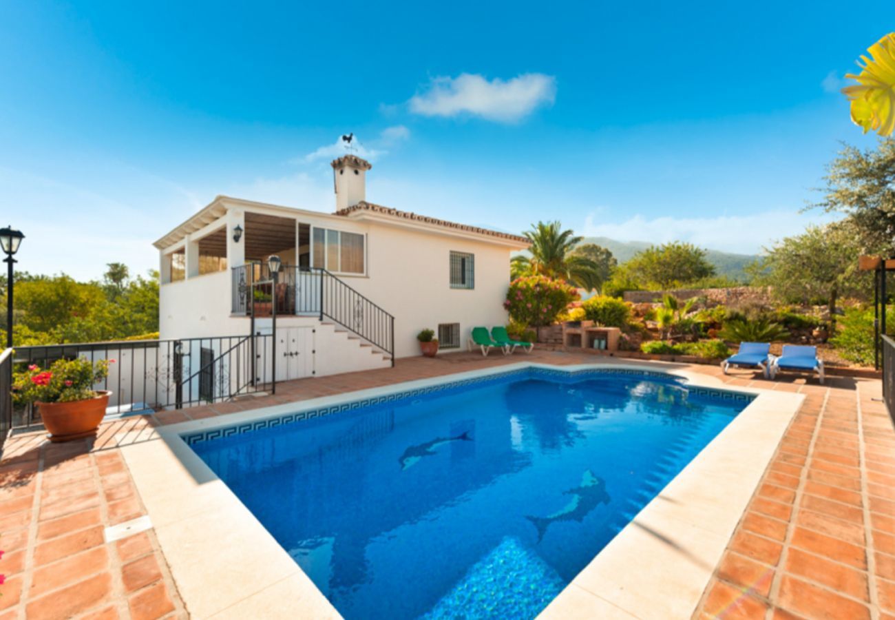 Villa Naranja has a private pool, garden with fruit orchard and lots of privacy. In Alhaurin el Grande, Andalusië