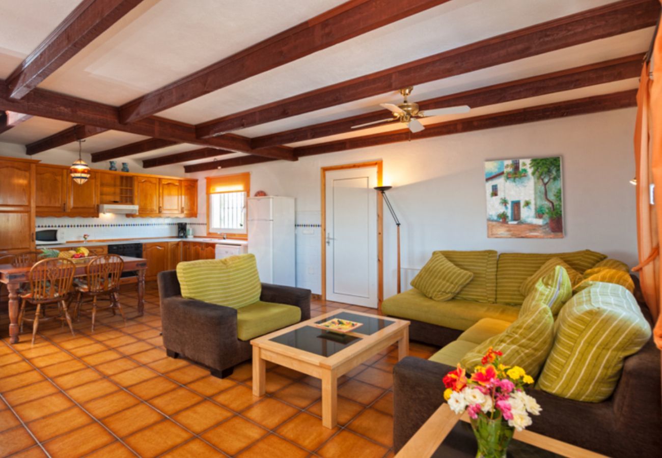 Villa Naranja has a private pool, garden with fruit orchard and lots of privacy. In Alhaurin el Grande, Andalusië