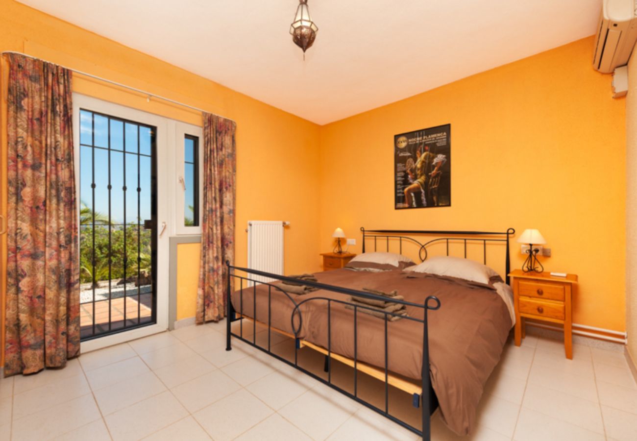 Villa Naranja has a private pool, garden with fruit orchard and lots of privacy. In Alhaurin el Grande, Andalusië