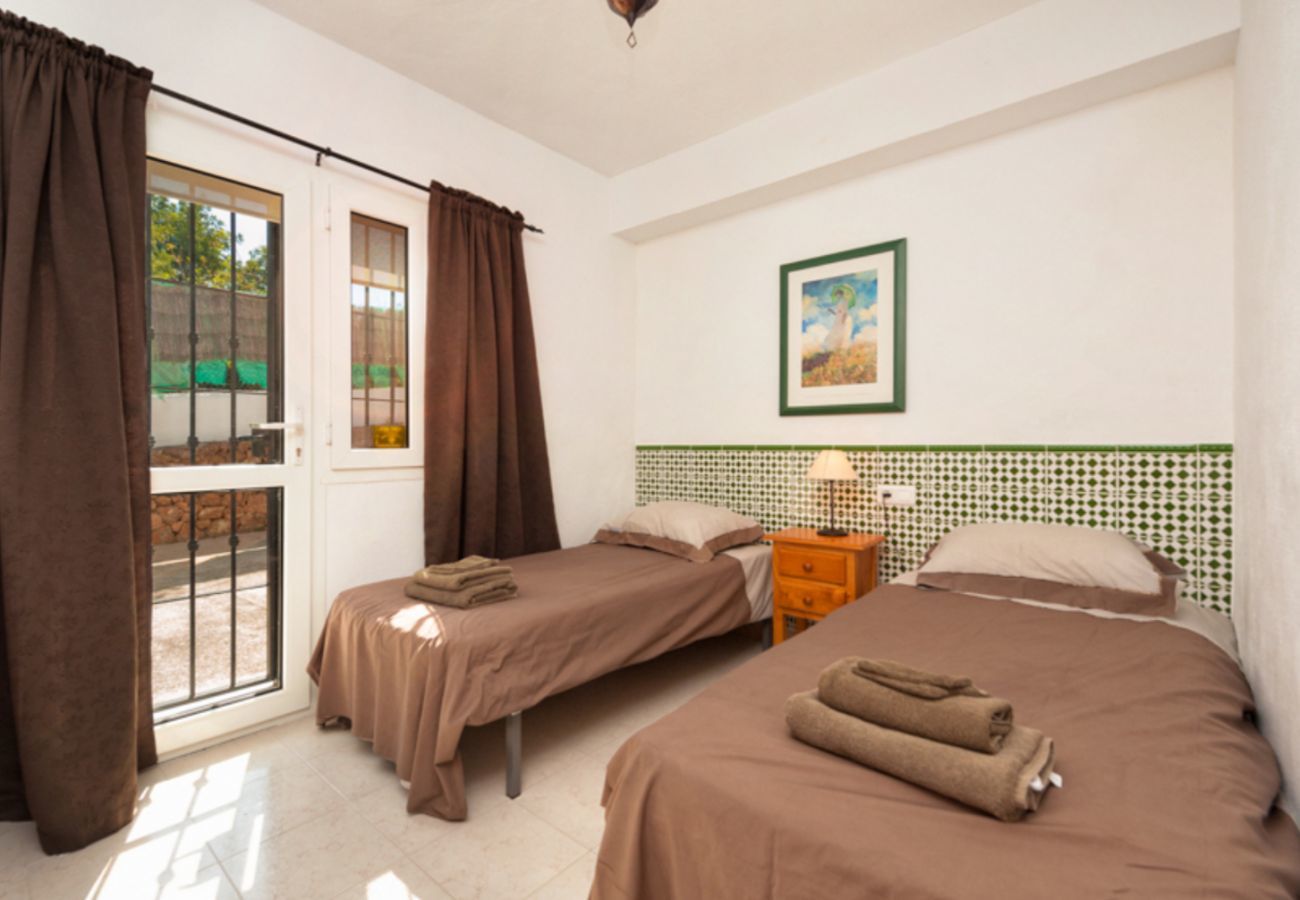 Villa Naranja has a private pool, garden with fruit orchard and lots of privacy. In Alhaurin el Grande, Andalusië