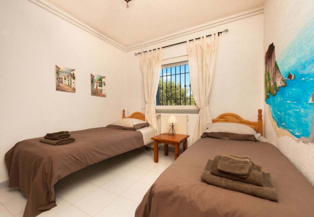 Villa Naranja has a private pool, garden with fruit orchard and lots of privacy. In Alhaurin el Grande, Andalusië
