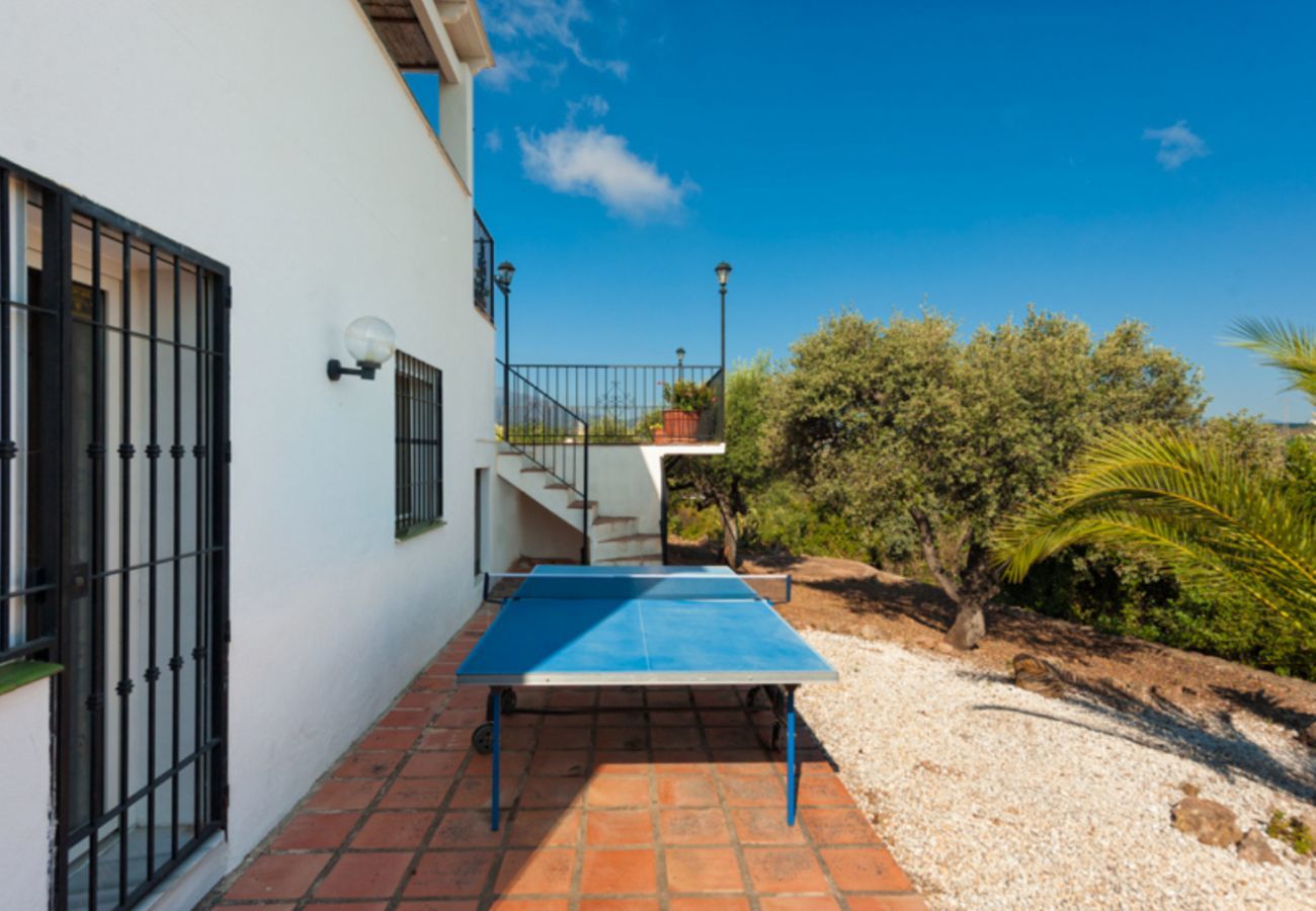Villa Naranja has a private pool, garden with fruit orchard and lots of privacy. In Alhaurin el Grande, Andalusië