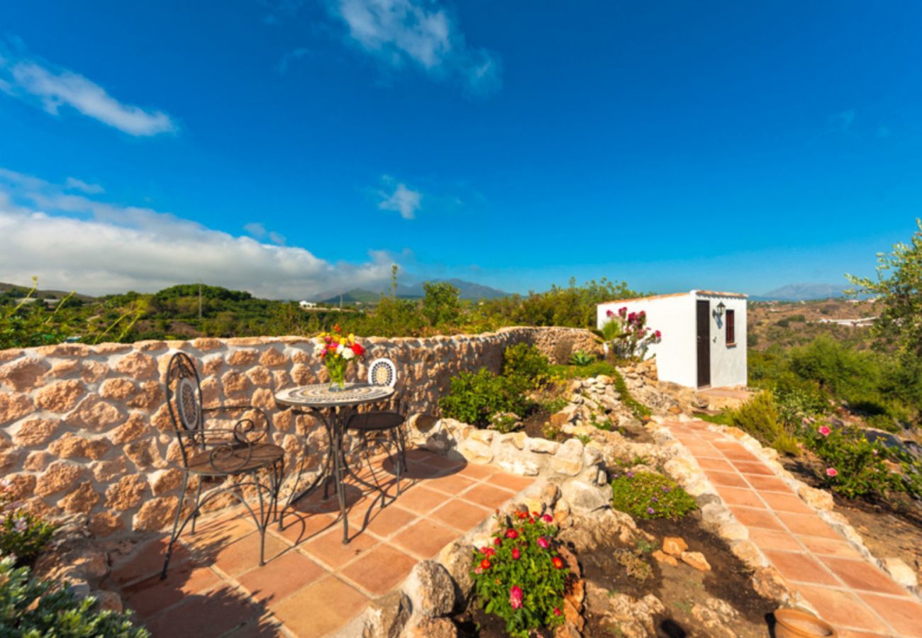 Villa Naranja has a private pool, garden with fruit orchard and lots of privacy. In Alhaurin el Grande, Andalusië