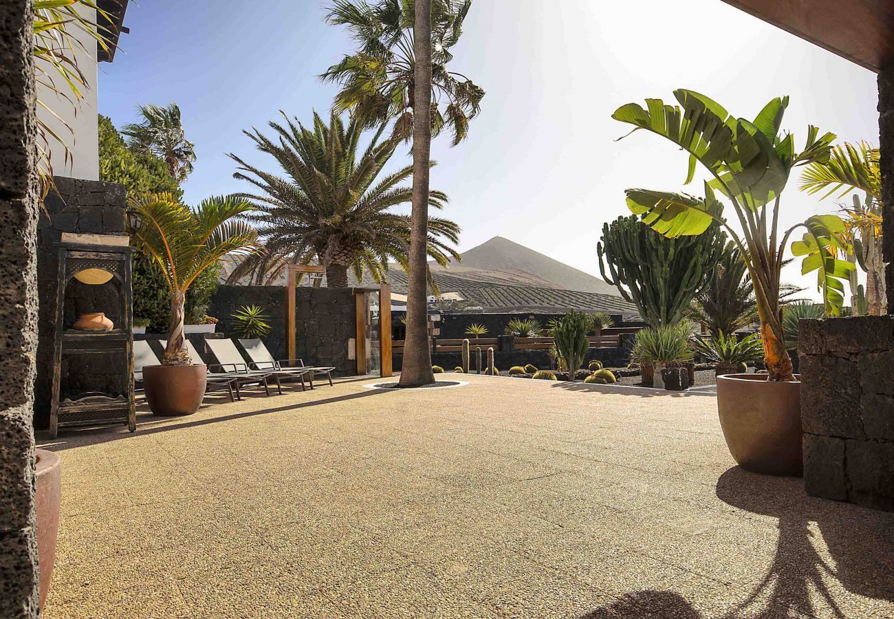 Villa Masdache is a lovely holiday home with large, tropical garden and volcano views in Masdache, Lanzarote