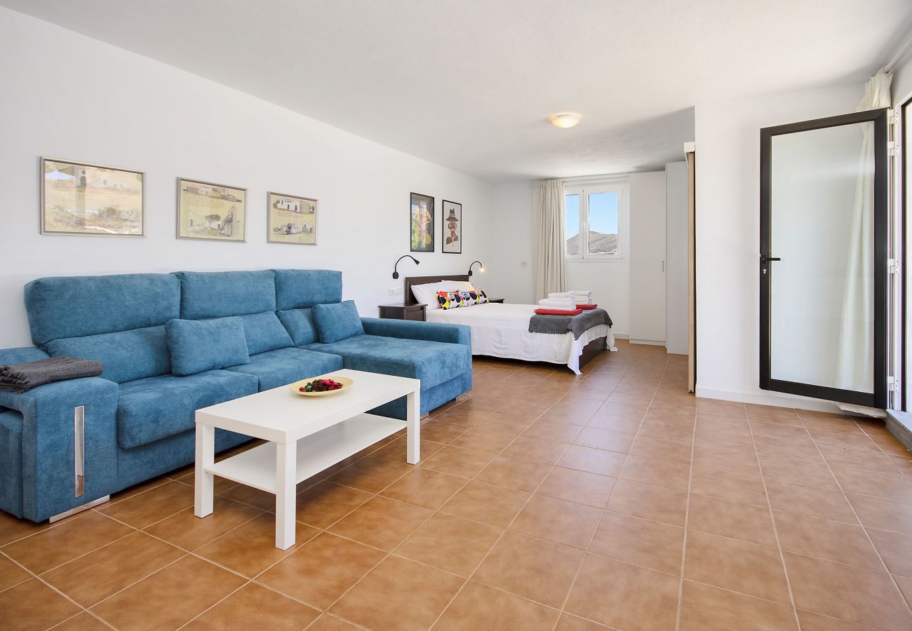 Villa Lanzarote Pequeña is a holiday home for two with private pool and privacy in Masdache, Lanzarote