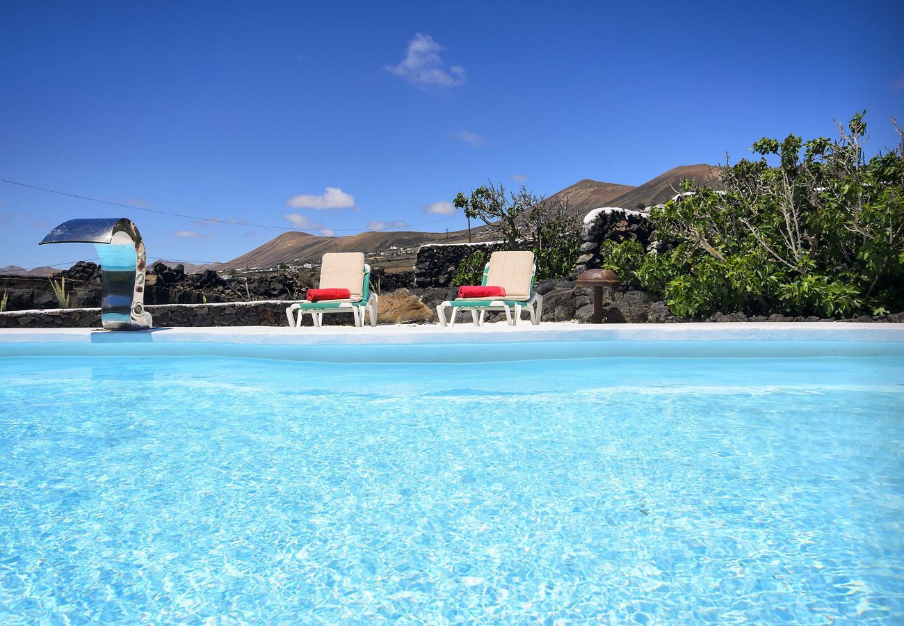 Villa Lanzarote Pequeña is a holiday home for two with private pool and privacy in Masdache, Lanzarote