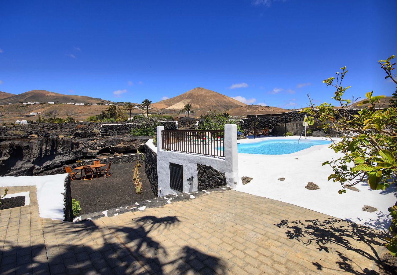 Villa Lanzarote Pequeña is a holiday home for two with private pool and privacy in Masdache, Lanzarote