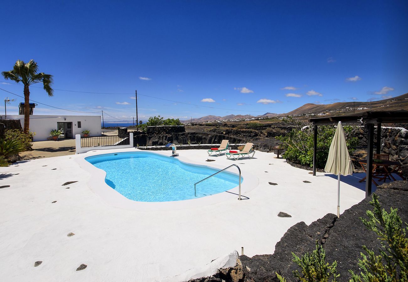 Villa Lanzarote Pequeña is a holiday home for two with private pool and privacy in Masdache, Lanzarote