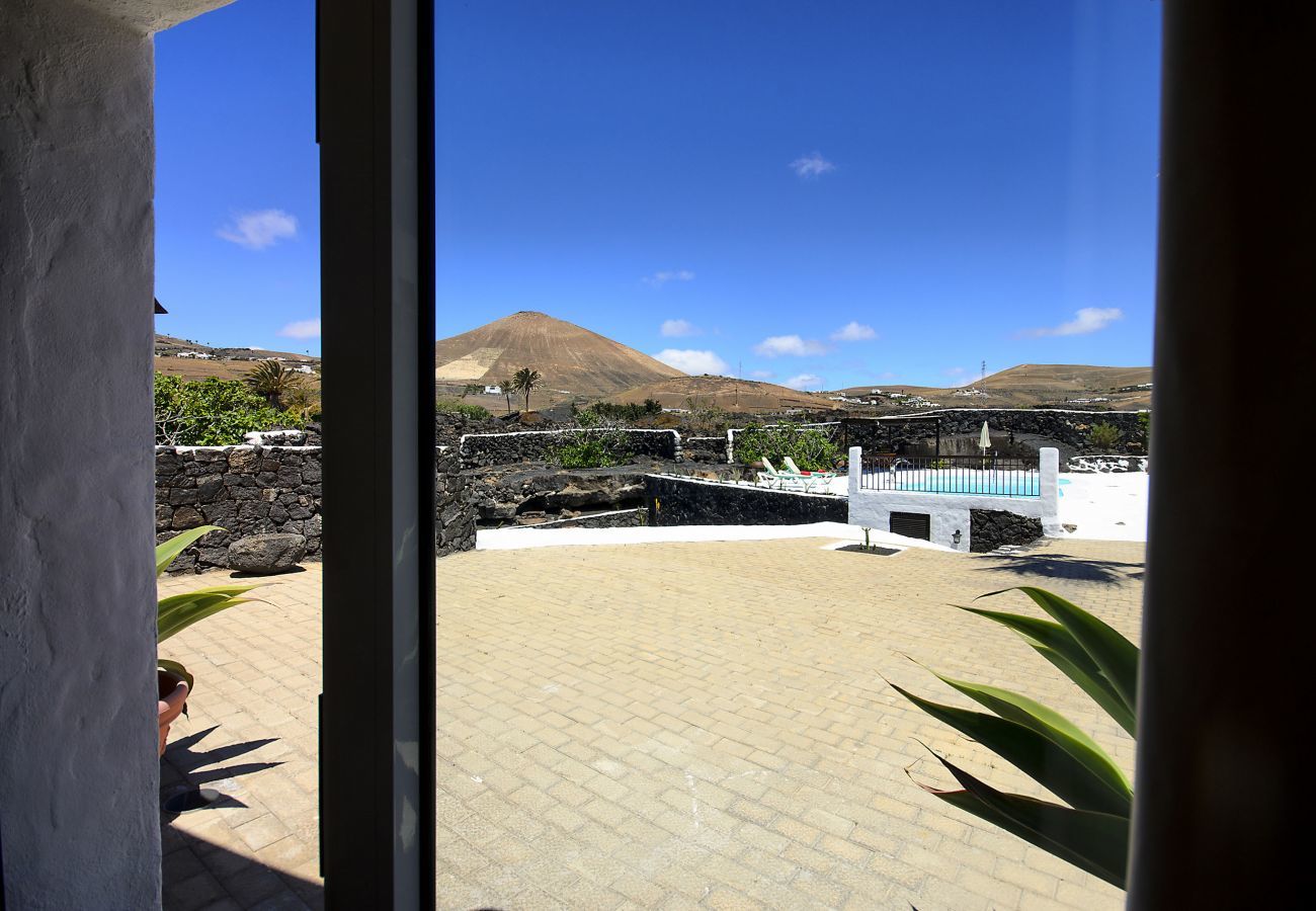 Villa Lanzarote Pequeña is a holiday home for two with private pool and privacy in Masdache, Lanzarote