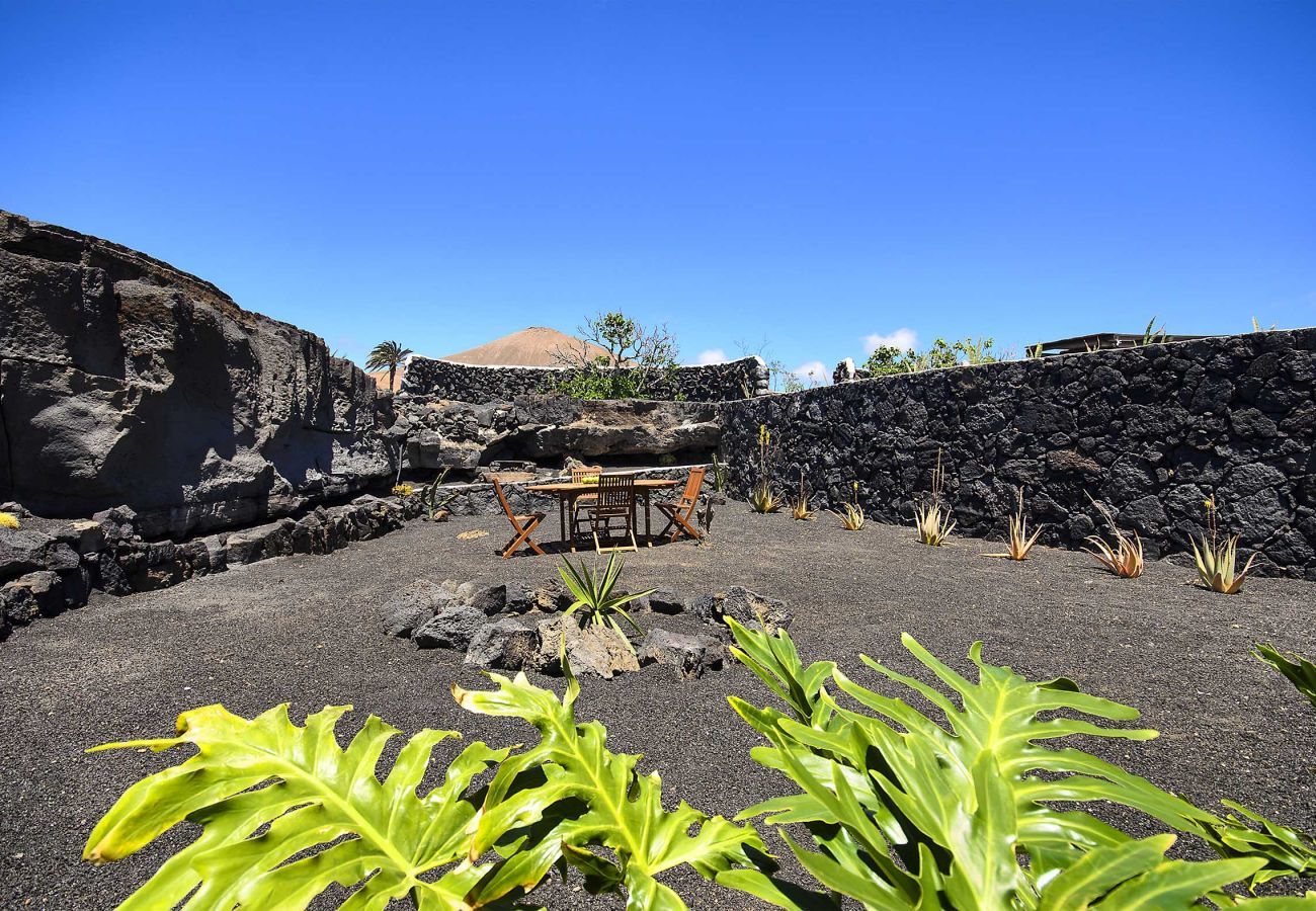 Villa Lanzarote Pequeña is a holiday home for two with private pool and privacy in Masdache, Lanzarote