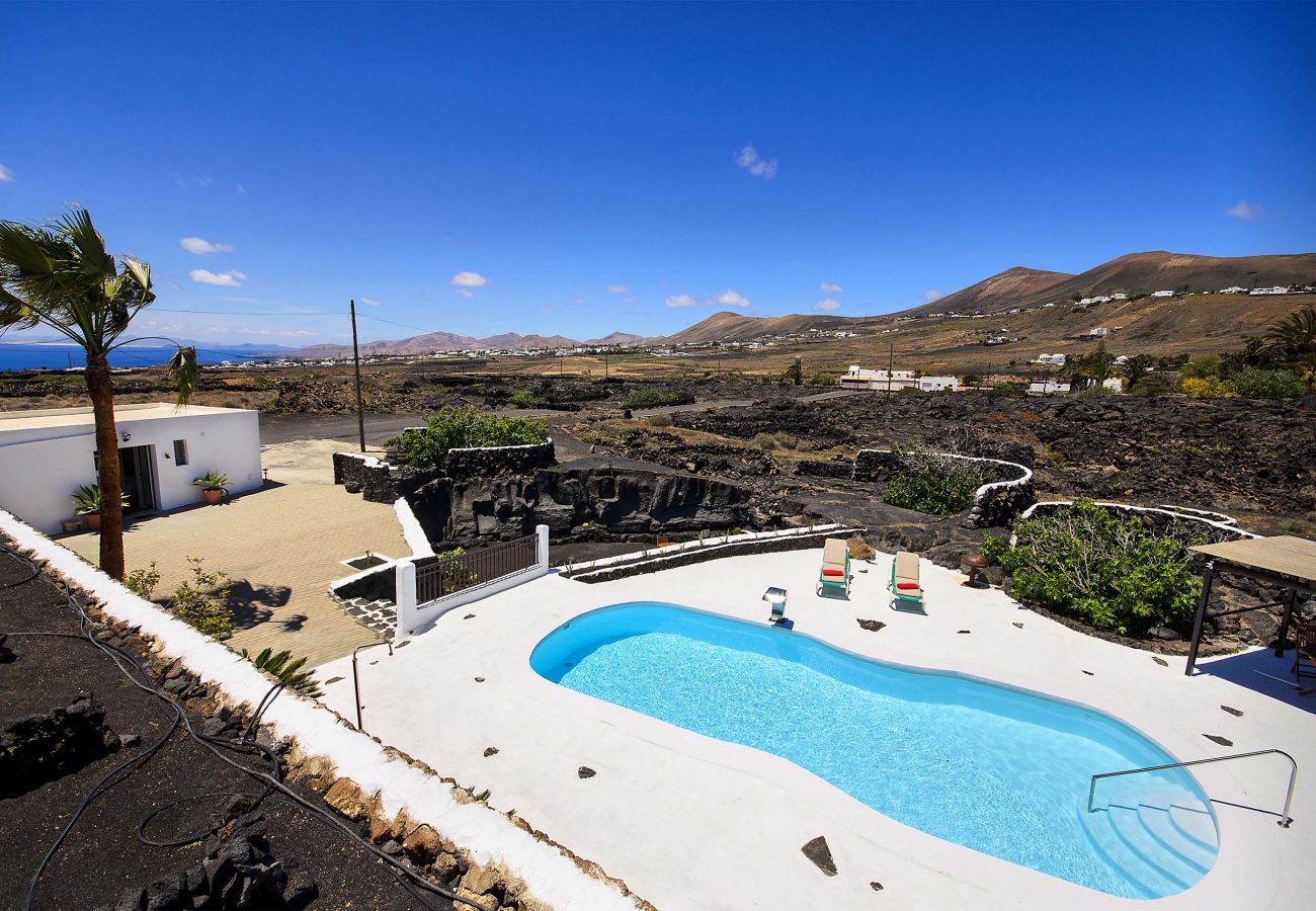 Villa Lanzarote Pequeña is a holiday home for two with private pool and privacy in Masdache, Lanzarote