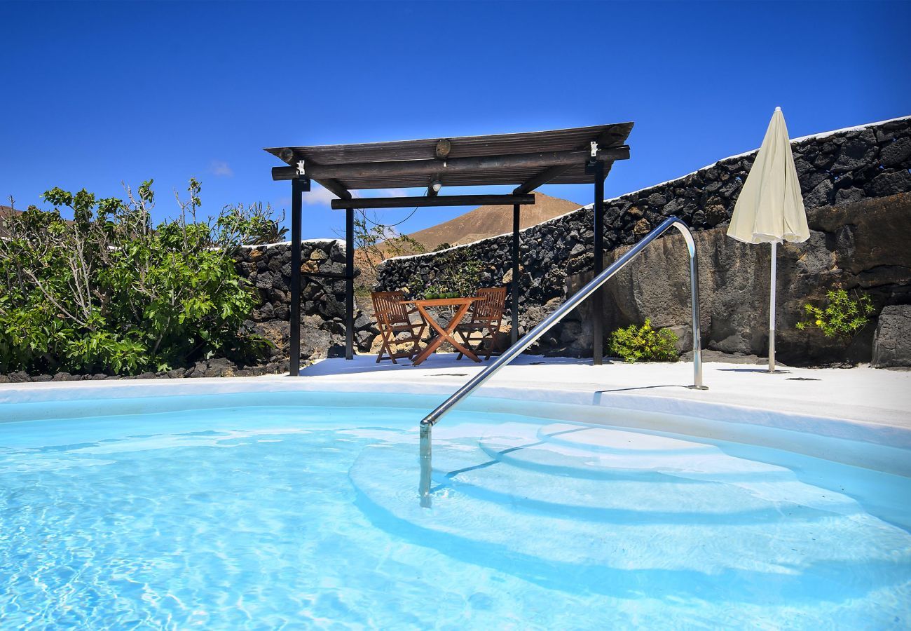 Villa Lanzarote Pequeña is a holiday home for two with private pool and privacy in Masdache, Lanzarote