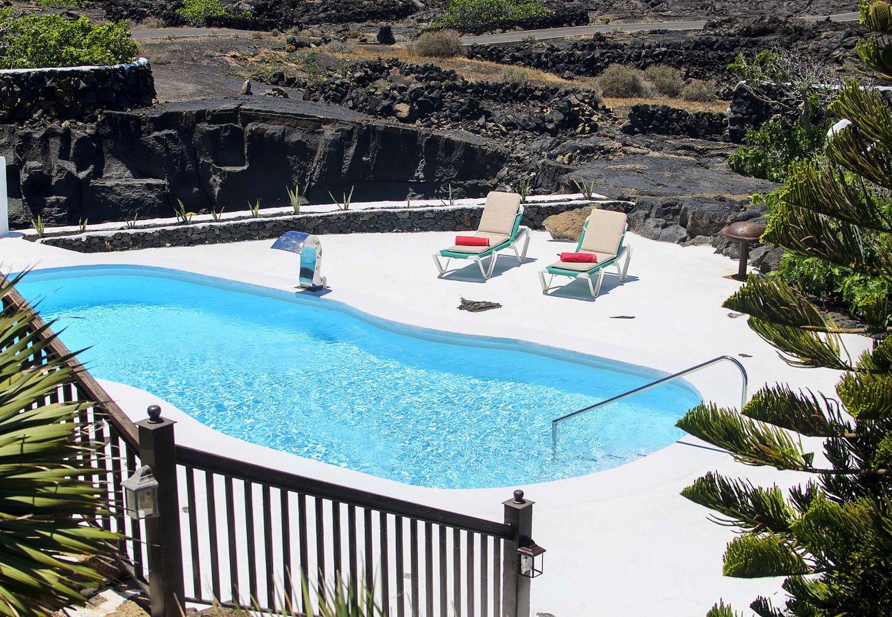 Villa Lanzarote Pequeña is a holiday home for two with private pool and privacy in Masdache, Lanzarote