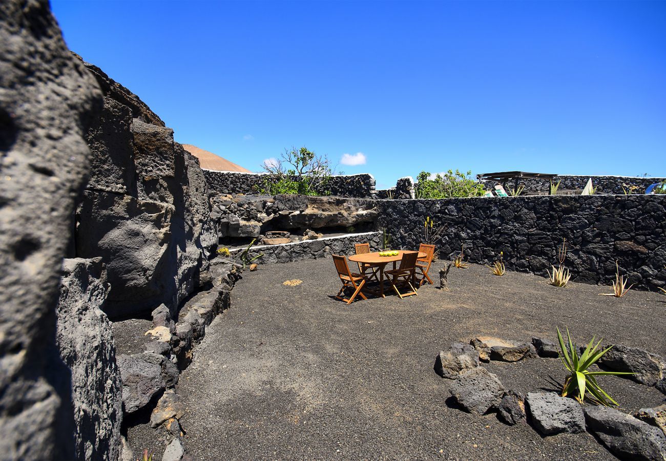 Villa Lanzarote Pequeña is a holiday home for two with private pool and privacy in Masdache, Lanzarote