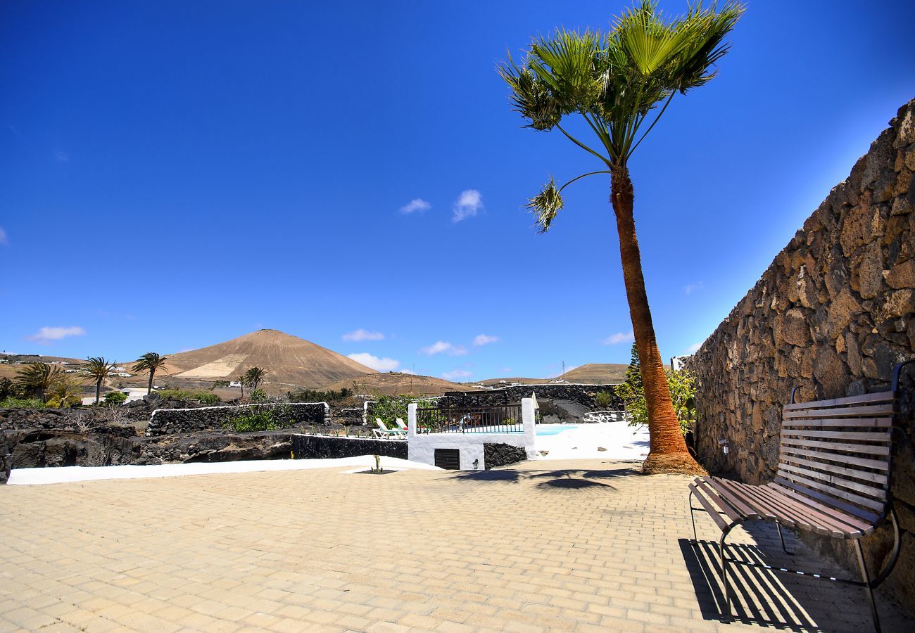 Villa Lanzarote Pequeña is a holiday home for two with private pool and privacy in Masdache, Lanzarote