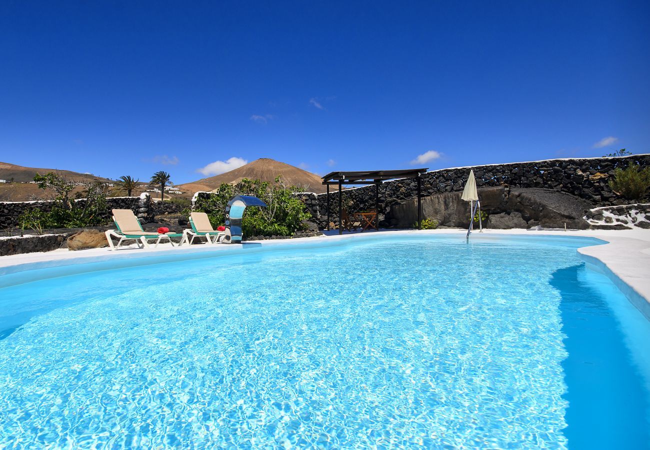 Villa Lanzarote Pequeña is a holiday home for two with private pool and privacy in Masdache, Lanzarote