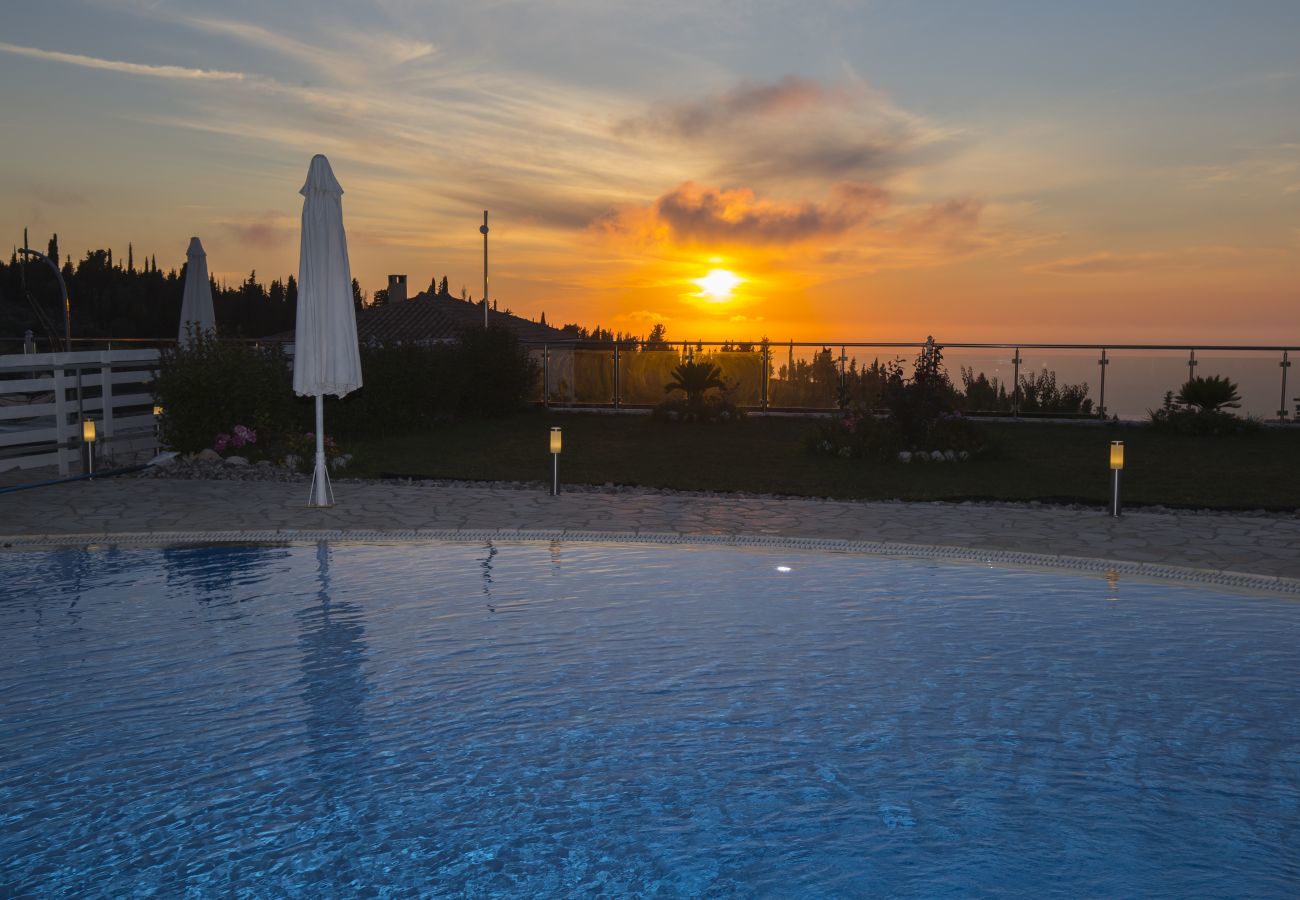 Villa in Tsoukalades - Villa Angelos