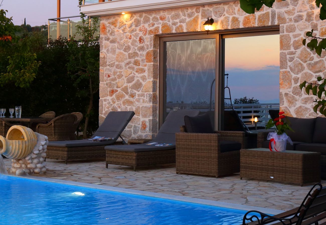 Villa in Tsoukalades - Villa Illios