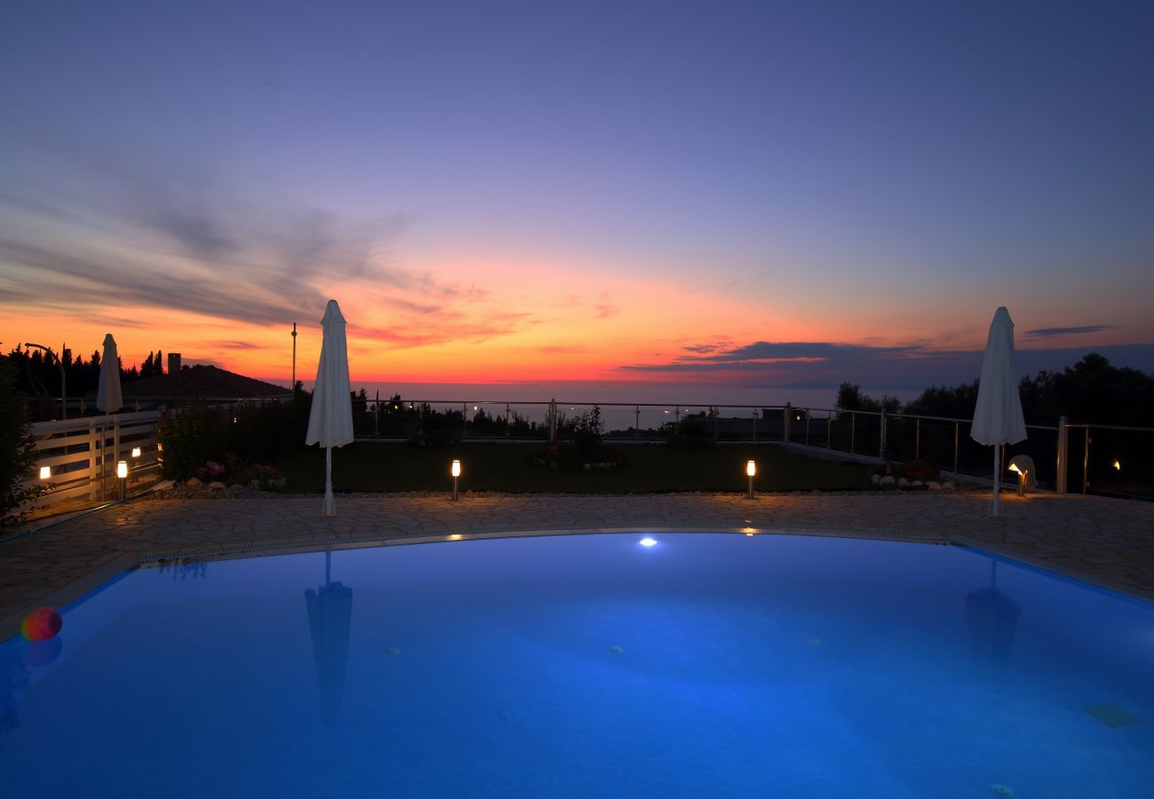 Villa in Tsoukalades - Villa Illios