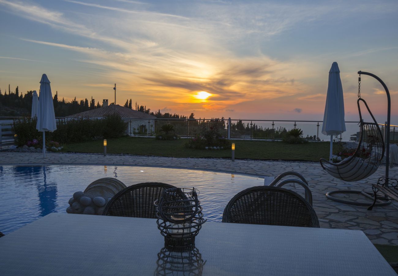Villa in Tsoukalades - Villa Illios