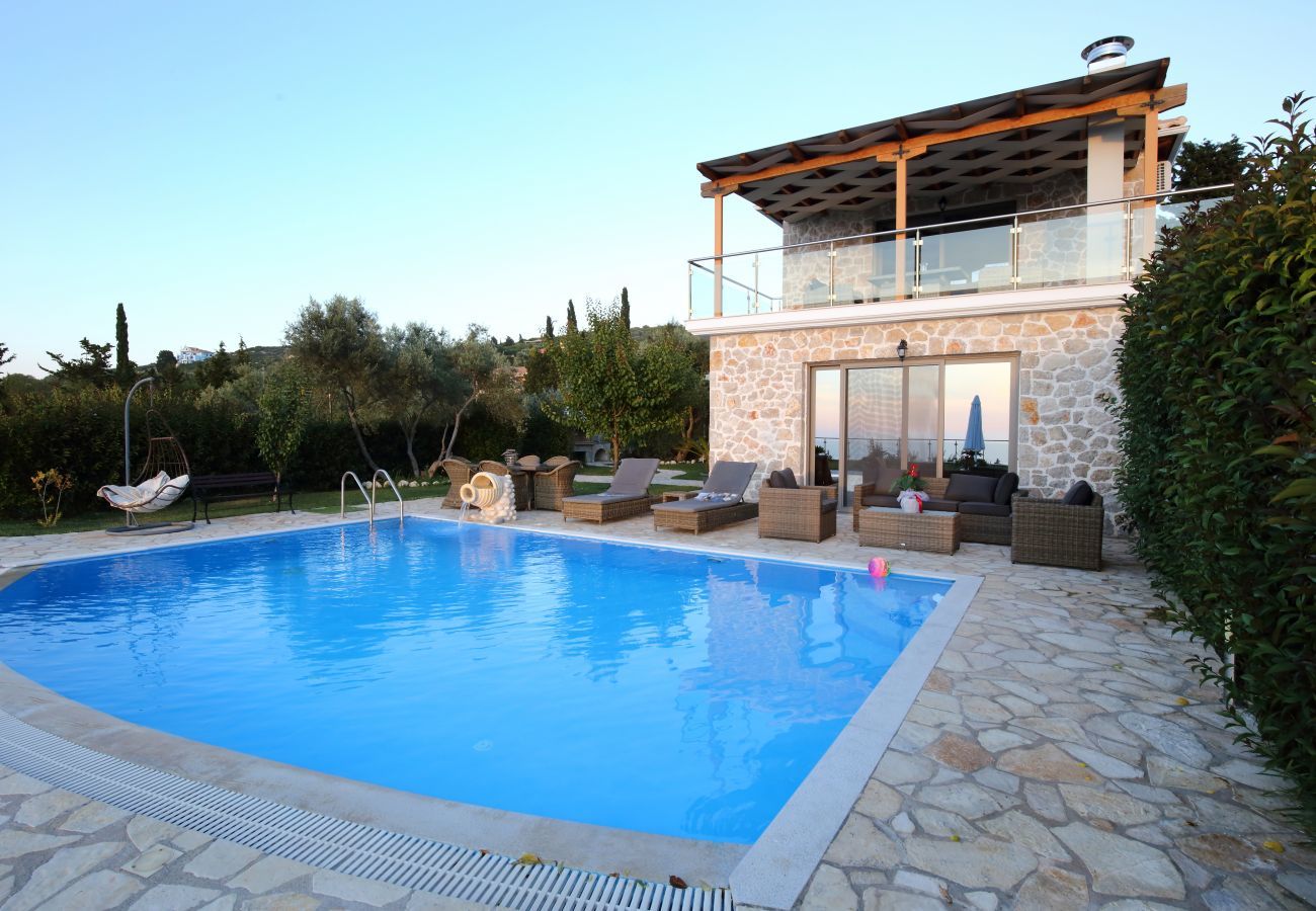 Villa in Tsoukalades - Villa Illios