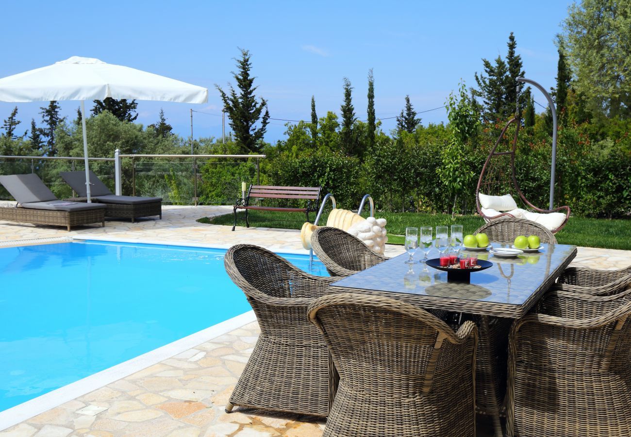Villa in Tsoukalades - Villa Illios
